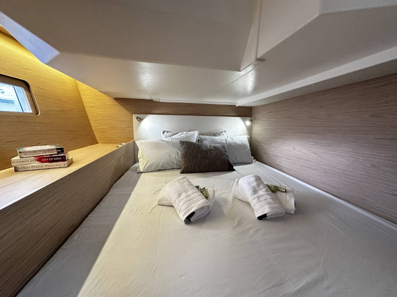 Yacht Rear Starboard side Cabin